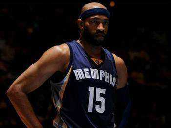 开小会？巴媒：安帅今日训练开始前和维尼修斯交谈了3分钟