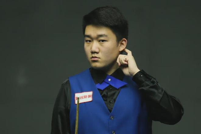 记者：拜仁考虑通过引进巴莱巴以顶替去向未明的格雷茨卡