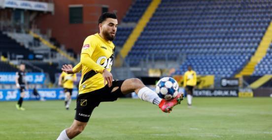 拜仁积极追求梅努，欲将其打造成欧冠核心，但曼联与意甲球队争夺，形势激烈。